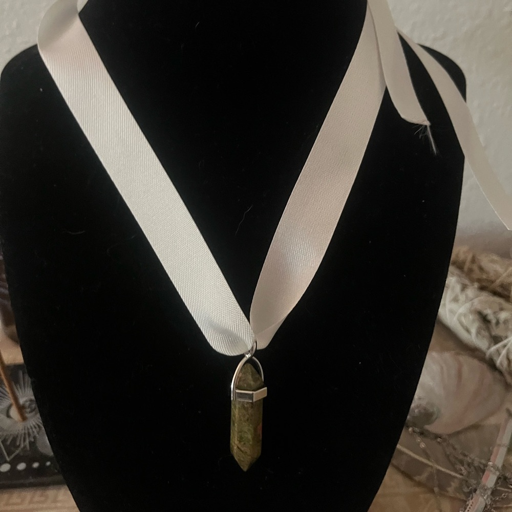 Crystal ribbon necklace